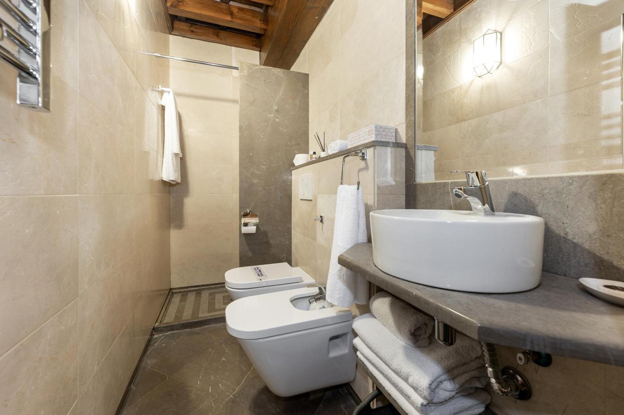 Apartamentos En Pleno Centro, Aljibe Rodrigo Del Campo 2C Granada Bagian luar foto